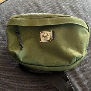 EUC Herschel x Independent crossbody bag
